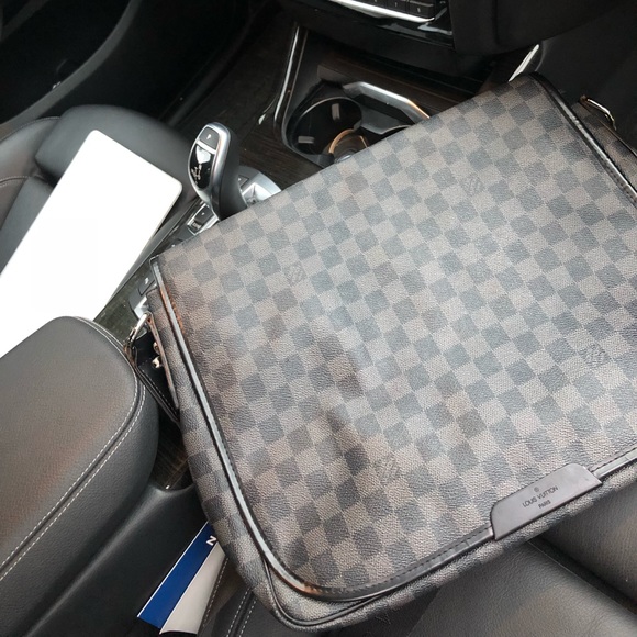 Louis Vuitton messenger bag - Picture 1 of 5